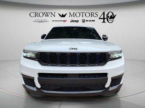 Used 2023 Jeep Grand Cherokee L Limited w/ Black Appearance Package AWD/4WD image 7