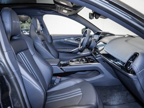 Used 2025 Aston Martin DBX 707 image 20