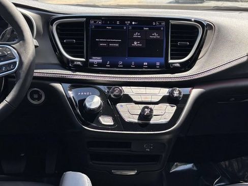 New 2027 Chrysler Pacifica Select FWD image 15