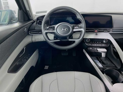 Used 2025 Hyundai Elantra Limited image 15