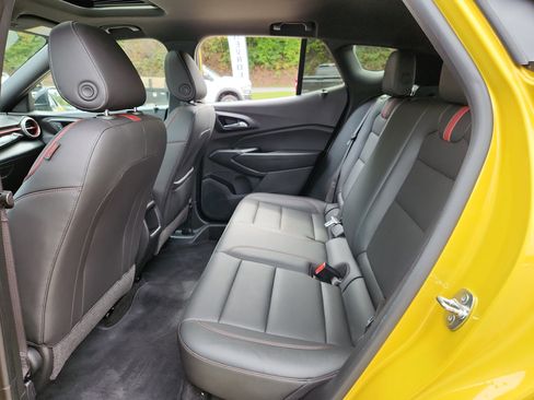 Used 2024 Chevrolet Trax RS w/ Sunroof Package image 41