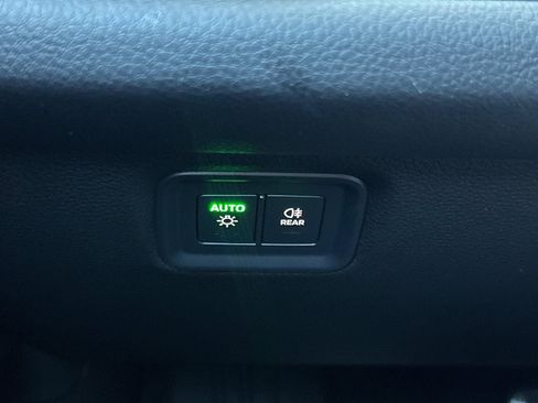 Used 2025 Porsche Cayenne S image 38