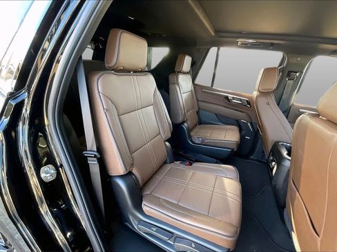 Certified 2026 Chevrolet Tahoe High Country w/ LPO, Illumination Package AWD/4WD image 18
