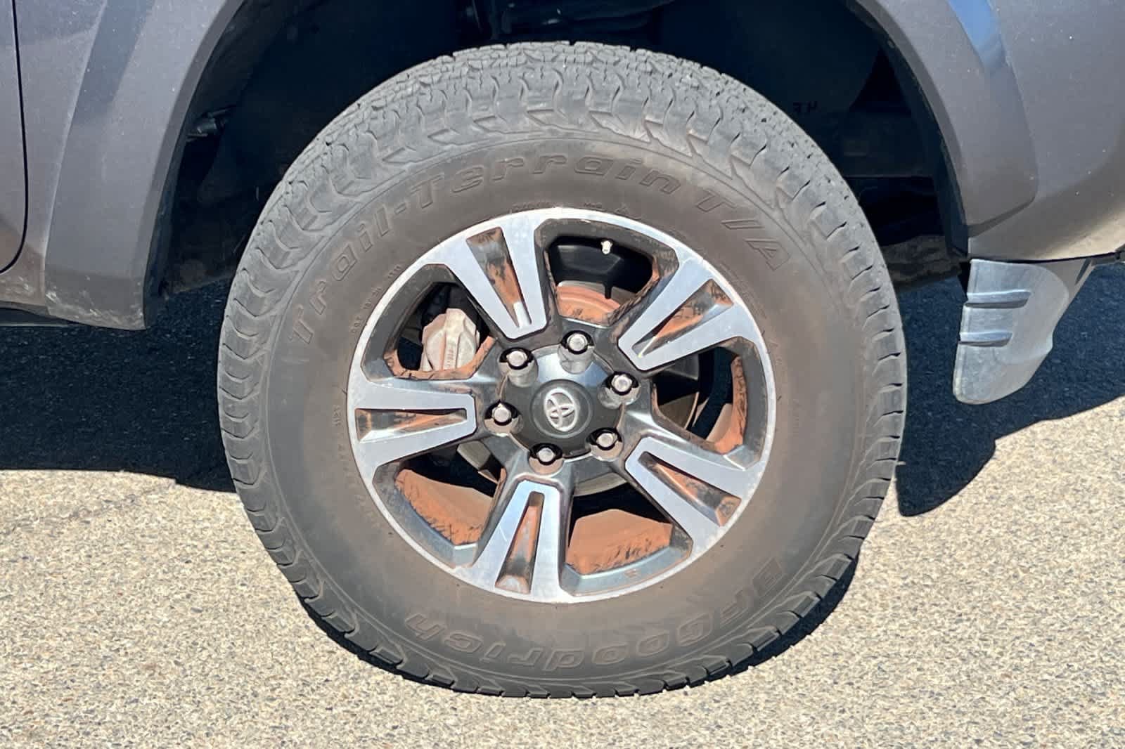 Used 2018 Toyota Tacoma TRD Sport w/ Technology Package AWD/4WD image 18