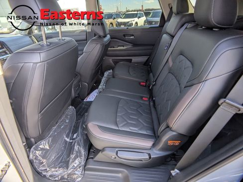 New 2026 Nissan Pathfinder Platinum image 21