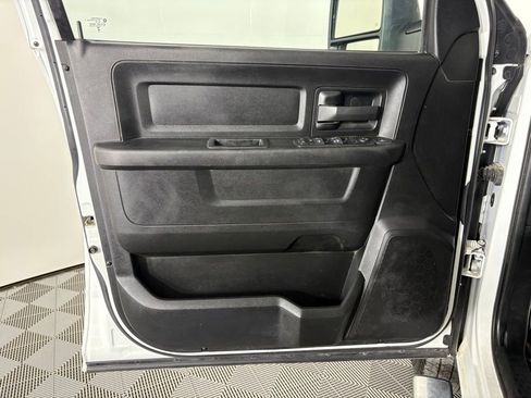 Used 2024 RAM 3500 Tradesman w/ Chrome Appearance Group AWD/4WD image 17