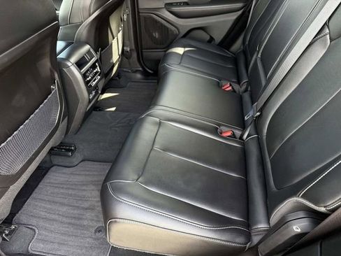 Used 2025 Jeep Grand Cherokee Limited RWD image 10