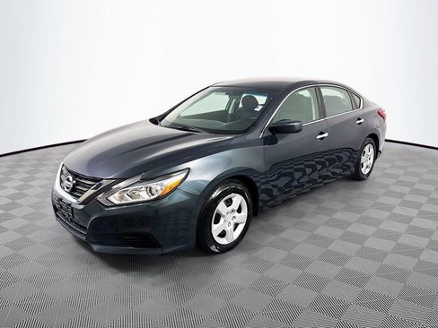 Used 2016 Nissan Altima 2.5 S w/ Power Driver Seat Package FWD image 3