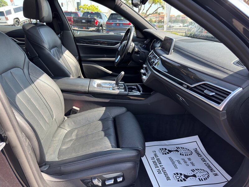 Used 2019 BMW 740i w/ M Sport Package RWD image 44