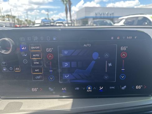 Used 2025 Chevrolet Traverse LT FWD image 27