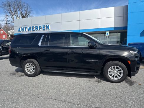 Used 2022 Chevrolet Suburban LT w/ Luxury Package image 4