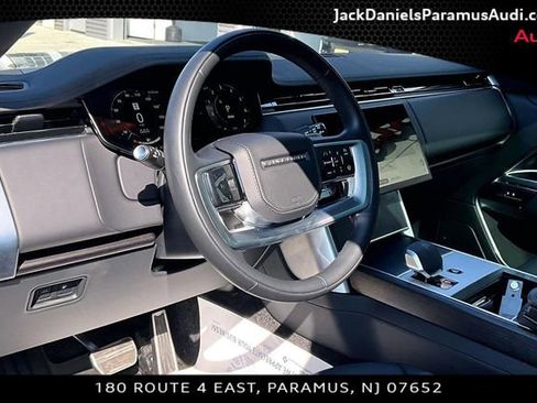 Used 2025 Land Rover Range Rover SE image 11