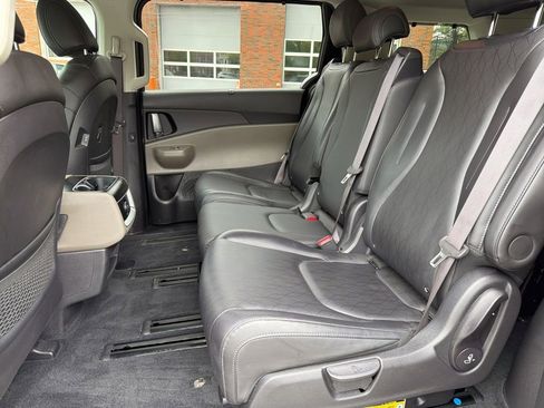 Certified 2025 Kia Carnival EX FWD image 24