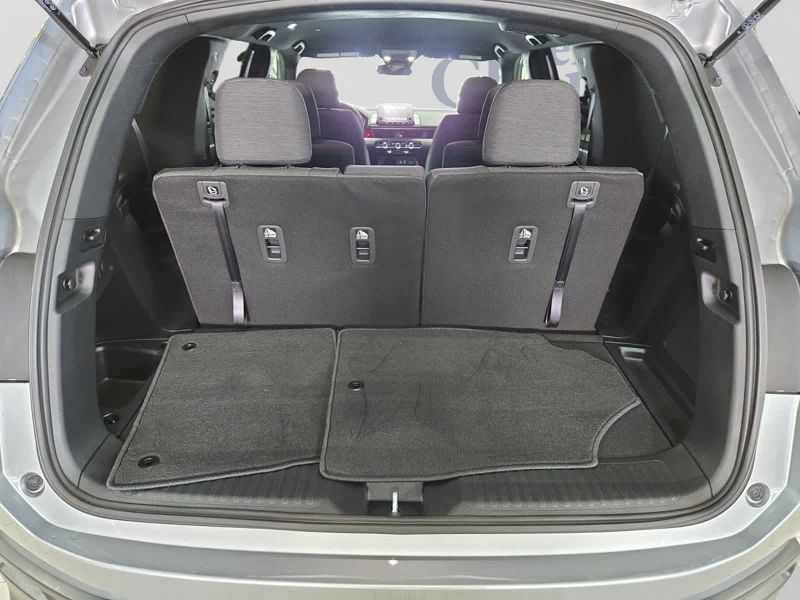Used 2025 Honda Pilot Sport image 4