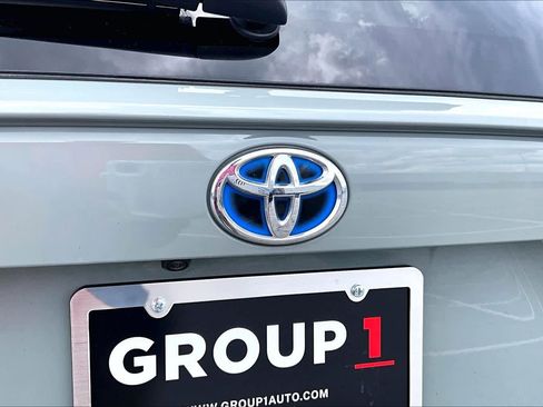 Used 2022 Toyota RAV4 XLE Premium AWD/4WD image 10
