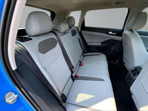 Used 2023 Volkswagen Taos SE w/ Panoramic Sunroof Package AWD/4WD image 14