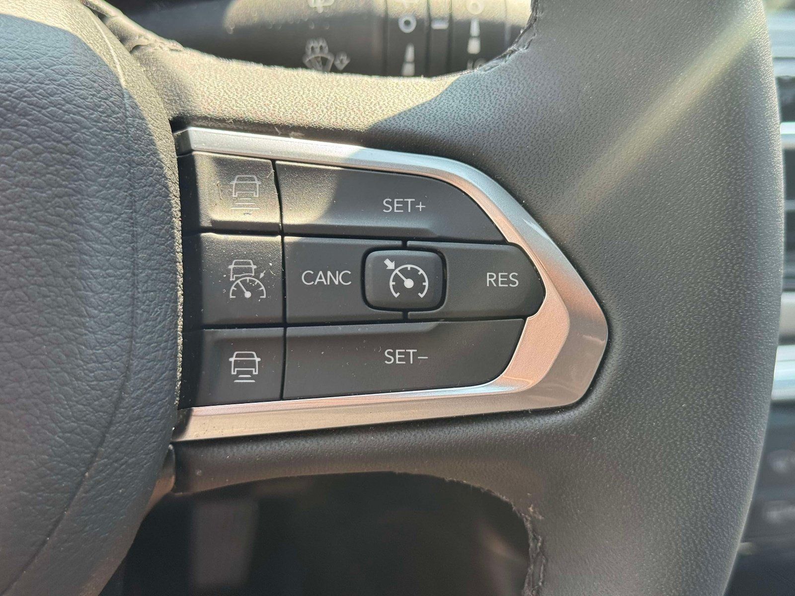Used 2026 Jeep Compass Limited AWD/4WD image 21