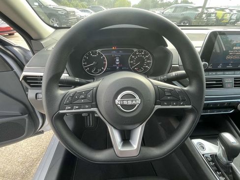 New 2025 Nissan Altima 2.5 SV image 18