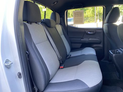 Used 2022 Toyota Tacoma TRD Off-Road AWD/4WD image 33
