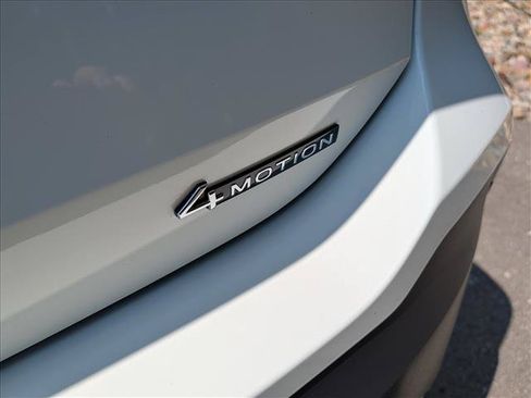 Certified 2025 Volkswagen Tiguan SE AWD/4WD image 21