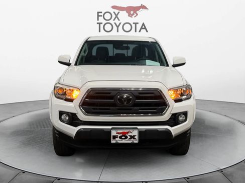 Used 2018 Toyota Tacoma SR5 AWD/4WD image 9