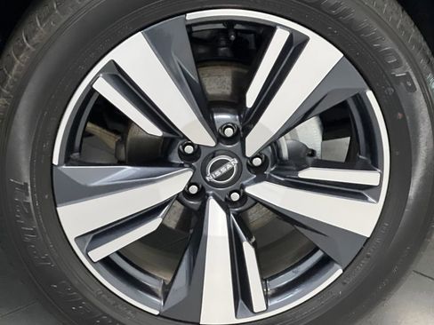 Used 2025 Nissan Rogue SL FWD image 67