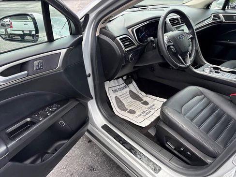 Used 2017 Ford Fusion Energi SE FWD image 19