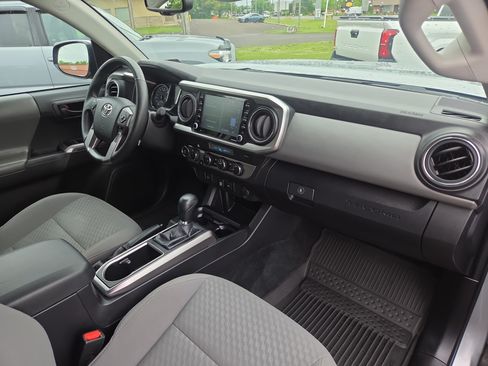 Certified 2023 Toyota Tacoma SR5 AWD/4WD image 18