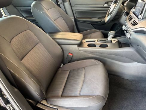 Used 2025 Nissan Altima 2.5 SV FWD image 36