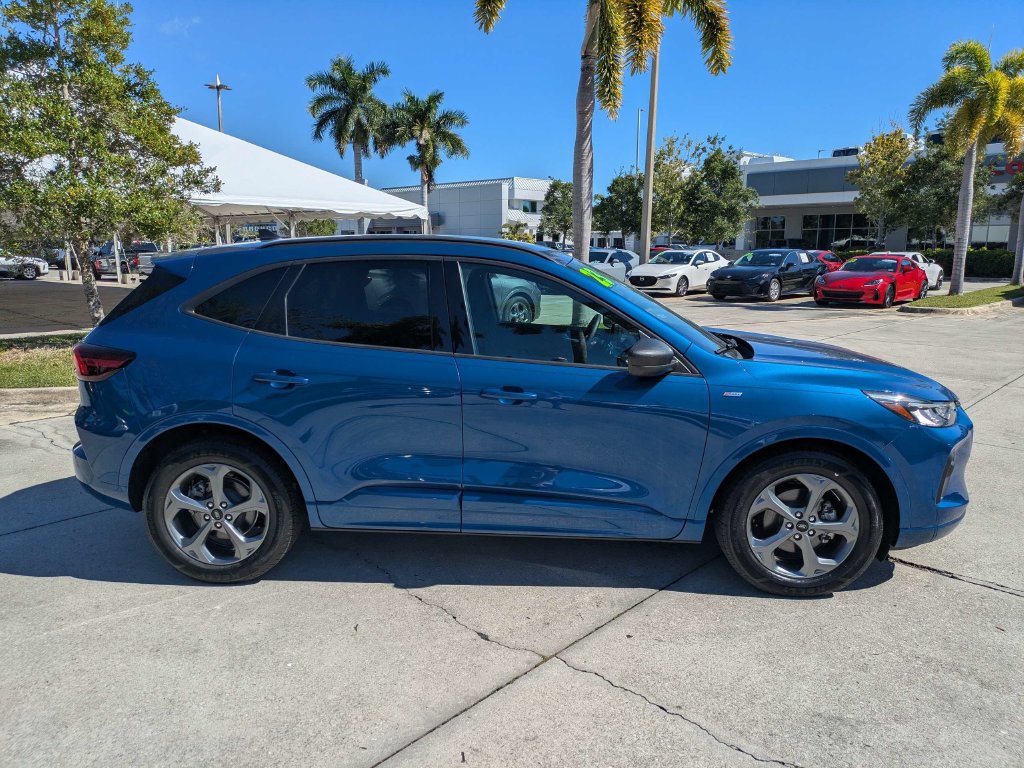 Used 2023 Ford Escape ST-Line w/ Equipment Group 301A FWD image 3