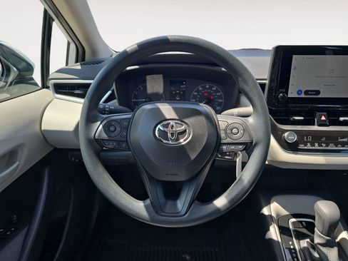 Used 2025 Toyota Corolla LE FWD image 11