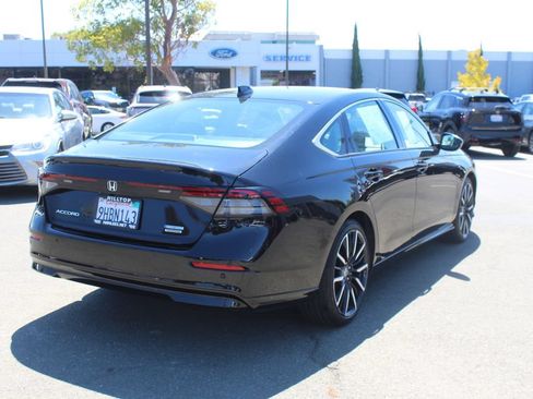 Used 2023 Honda Accord Touring image 7