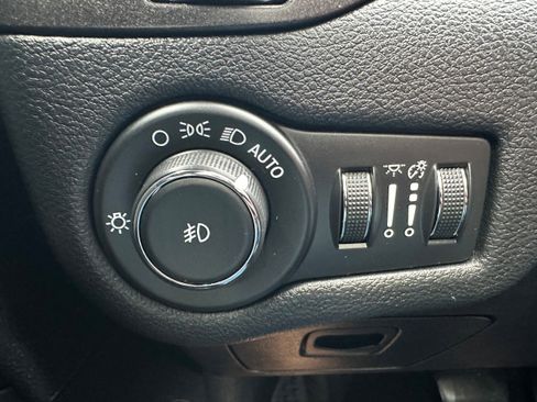 Used 2020 Jeep Cherokee Trailhawk w/ Cold Weather Group AWD/4WD image 25