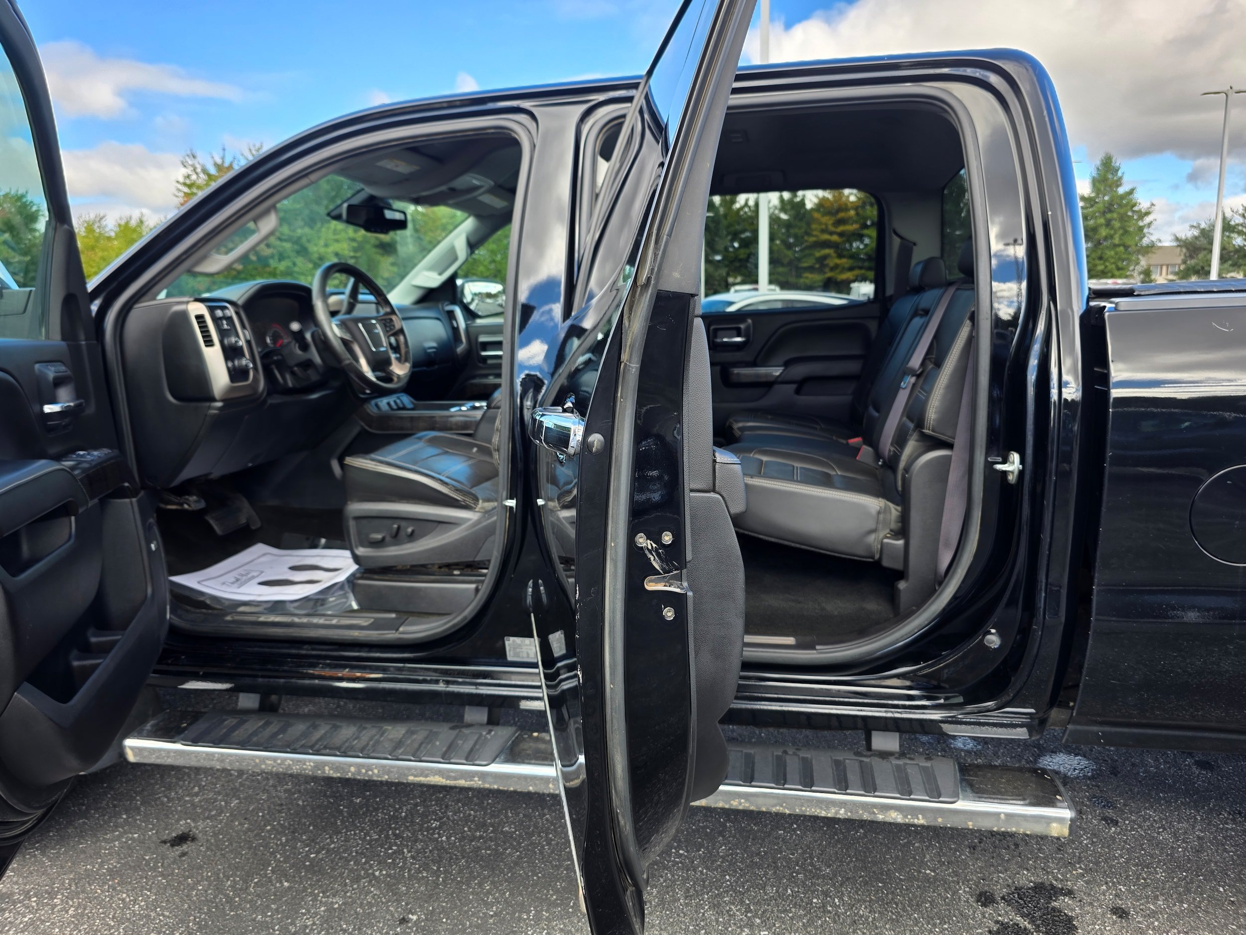 Used 2015 GMC Sierra 2500 Denali w/ Duramax Plus Package AWD/4WD image 10