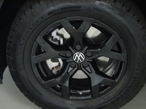 Certified 2024 Volkswagen Atlas Peak Edition SE AWD/4WD image 40