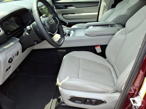 Used 2022 Jeep Wagoneer Series I w/ Convenience Group I AWD/4WD image 10