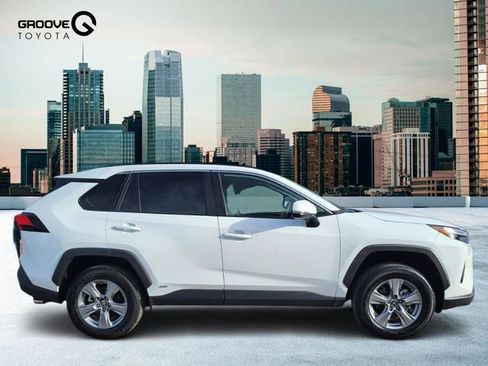 Used 2025 Toyota RAV4 XLE image 7