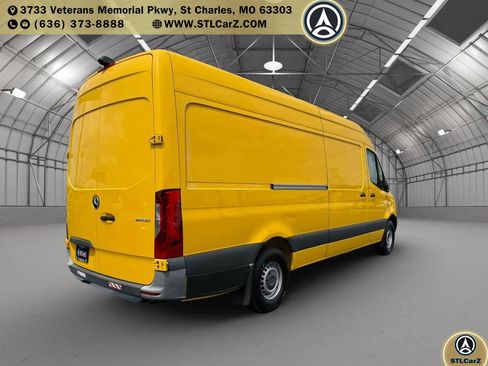 Used 2021 Mercedes-Benz Sprinter 2500 image 3