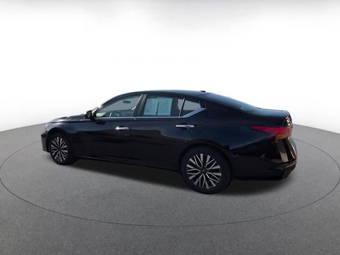 Used 2025 Nissan Altima 2.5 SV FWD image 9