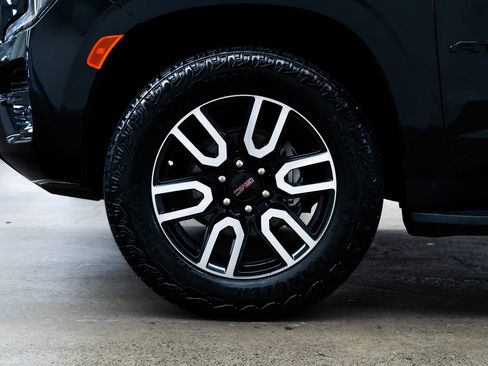 Used 2023 GMC Yukon XL AT4 w/ LPO, Floor Liner Package AWD/4WD image 7