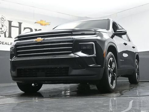 New 2027 Chevrolet Traverse LT w/ Sun and Wheel Package FWD image 4