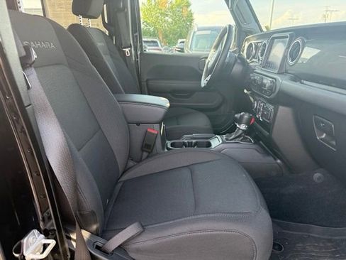 Used 2022 Jeep Wrangler Unlimited Sahara w/ LED Lighting Group AWD/4WD image 25