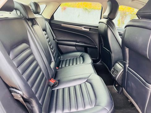 Used 2019 Ford Fusion SEL image 20