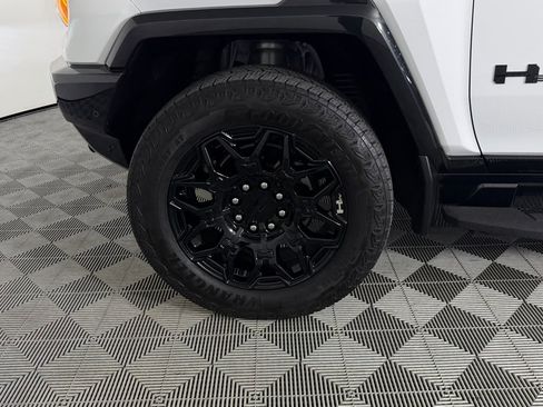 Used 2025 GMC Hummer EV 3X w/ LPO, Dark Essentials Package AWD/4WD image 12