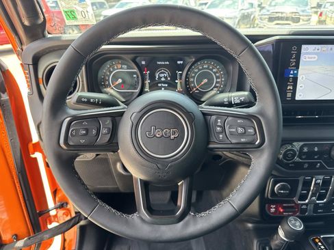 Used 2025 Jeep Gladiator Mojave AWD/4WD image 21