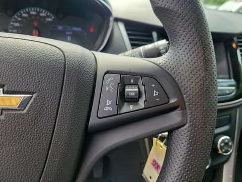 Used 2020 Chevrolet Trax LS FWD image 27