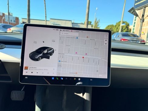 Used 2021 Tesla Model 3 Long Range image 16