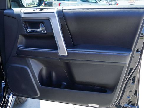 Used 2018 Toyota 4Runner Limited AWD/4WD image 28