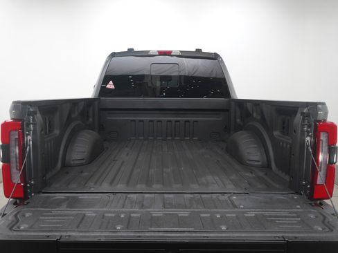 Used 2024 Ford F250 Platinum image 11