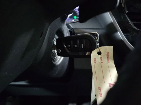 Used 2024 Toyota Camry SE image 26